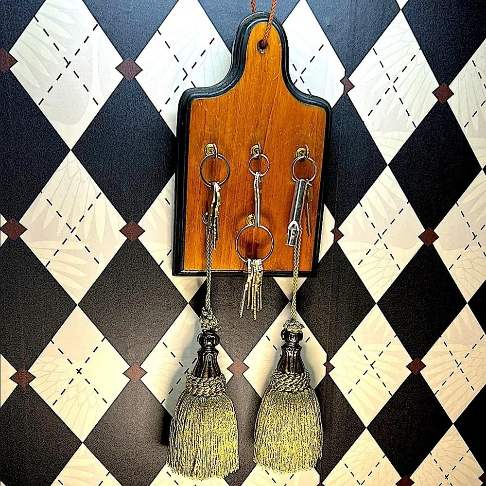 Vintage Elegant Wooden Wall-Mounted Key Holder | Gold-Tone Hooks | Classic Charm